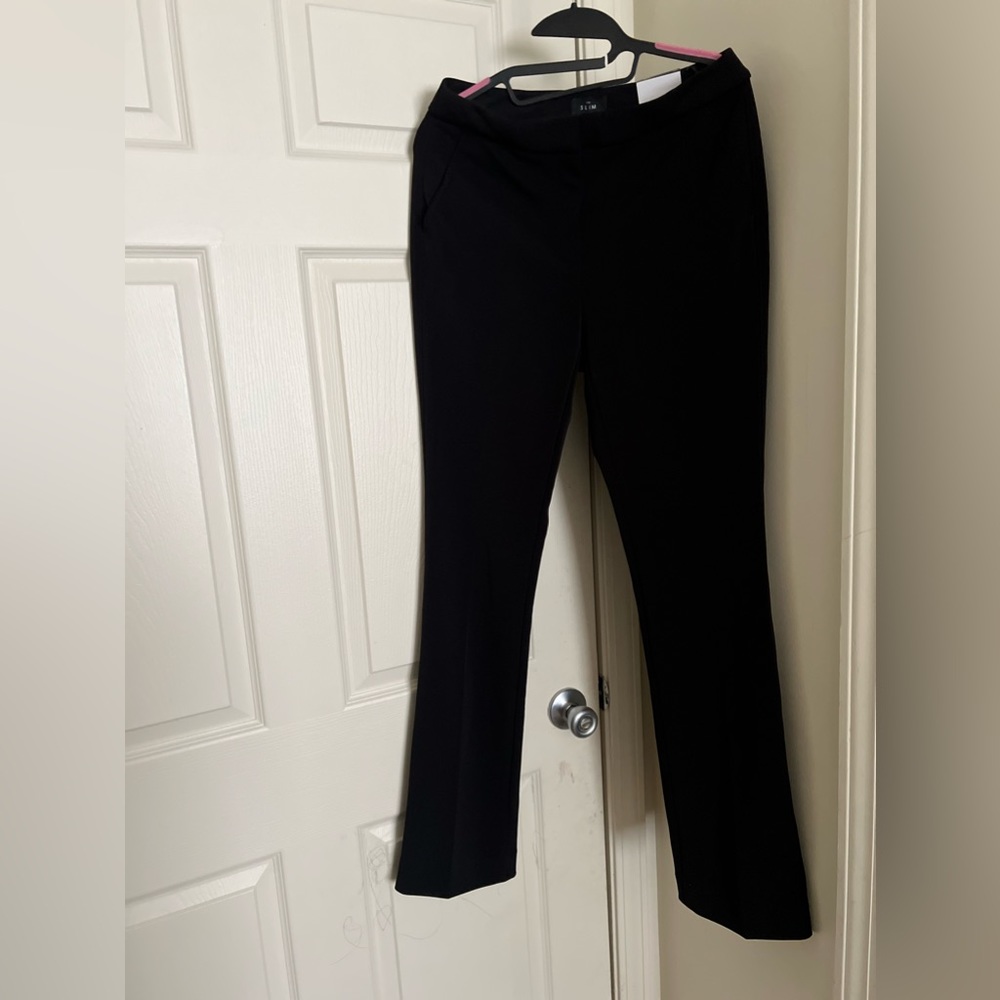 White House Black Market women slim black pant size 4 NWT